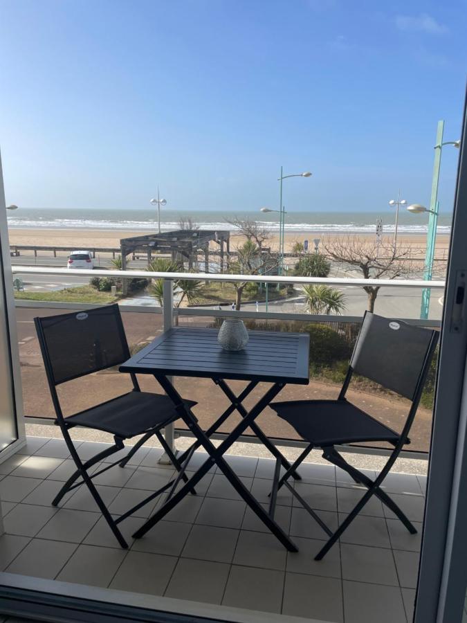 Appartement T2 Vue Mer Les Pieds Dans L'Eau Avec Parking Prive Сен-Жан-де-Мон Екстериор снимка